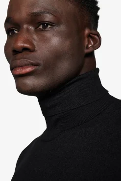 Black basic turtleneck