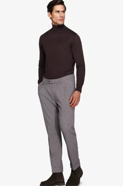 Brown basic turtleneck