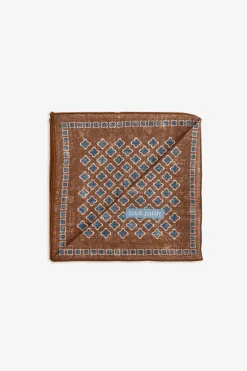 Tobacco diamond design pocket square
