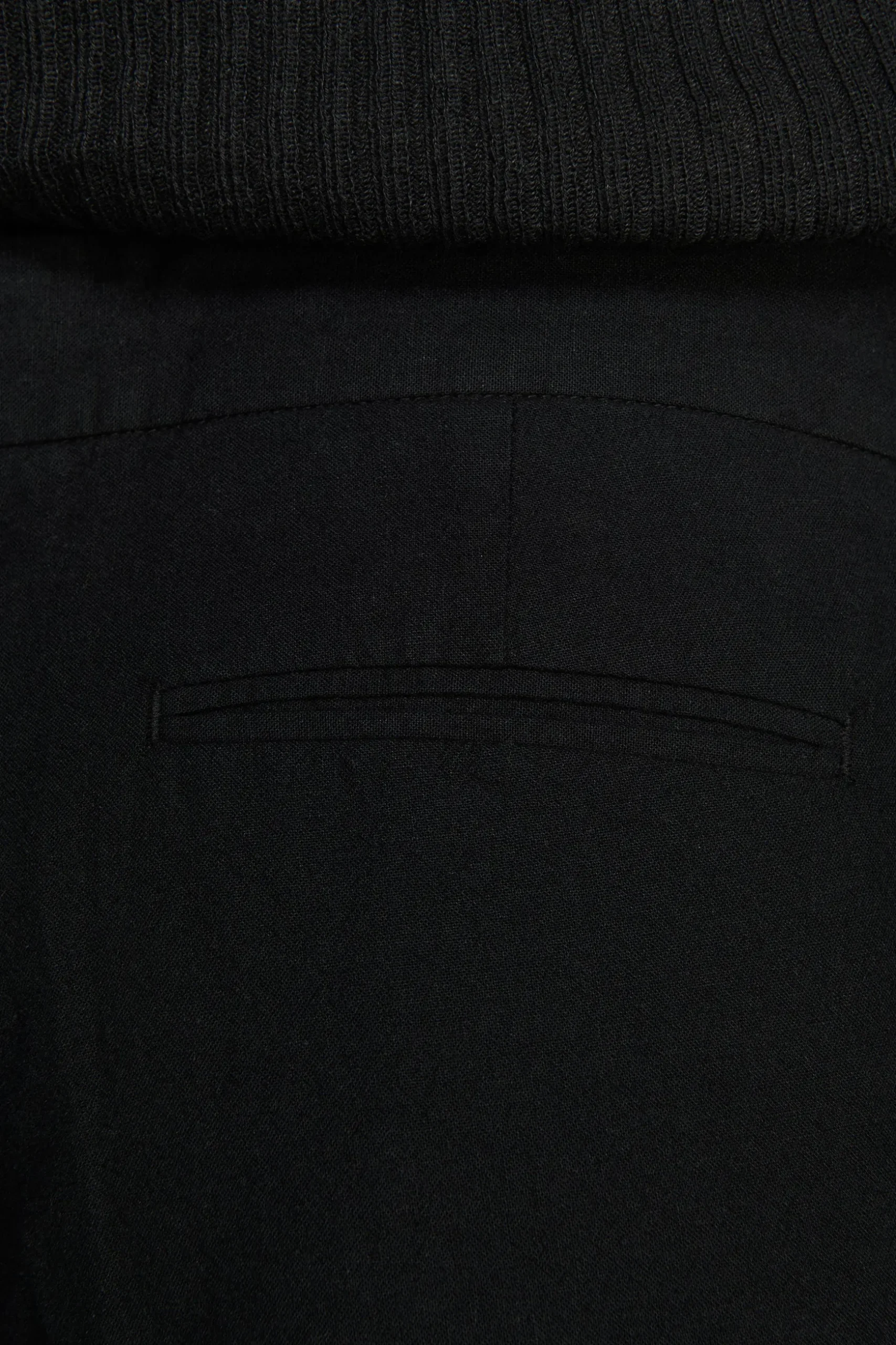 VOLUME Black linen blend bermuda shorts