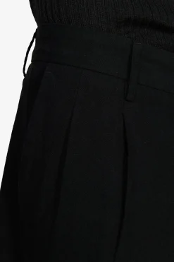 VOLUME Black linen blend bermuda shorts
