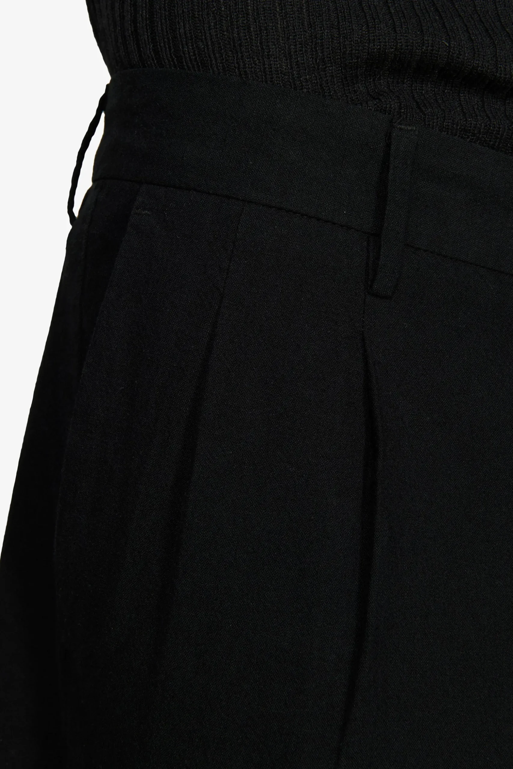 VOLUME Black linen blend bermuda shorts