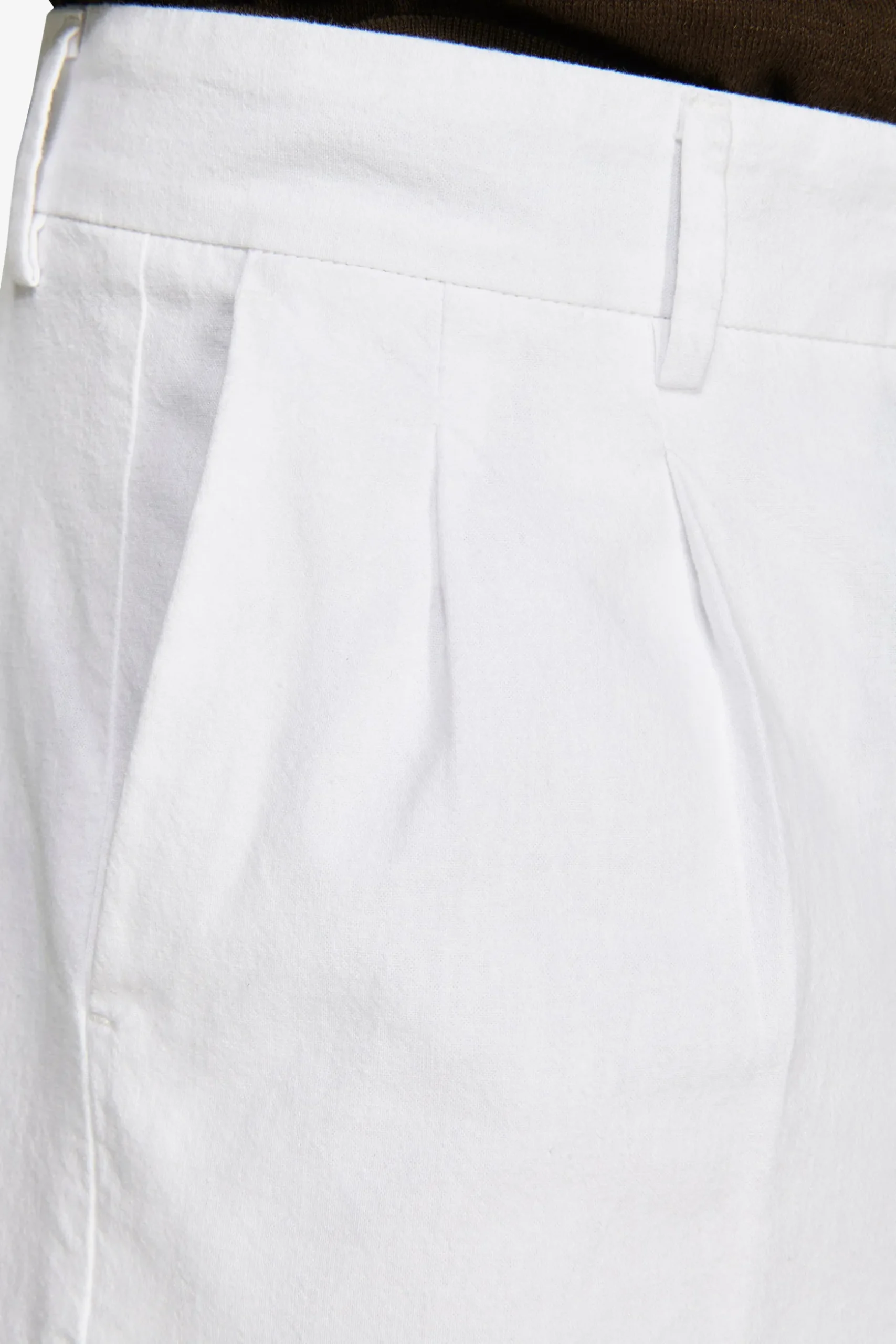 VOLUME White linen blend bermuda shorts
