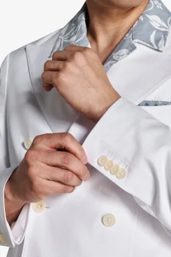 White double-breasted relaxed blazer