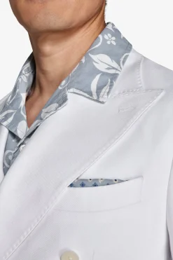 White double-breasted relaxed blazer